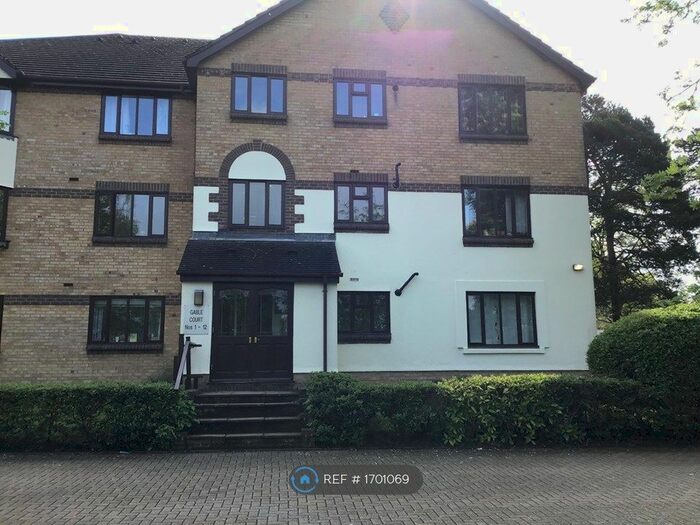 1 Bedroom Flat To Rent In Gable Court, Redhill, RH1