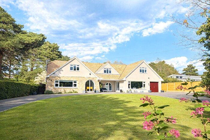 4 Bedroom Country House For Sale In St. Ives Park, Ashley Heath, Ringwood, Dorset, BH24
