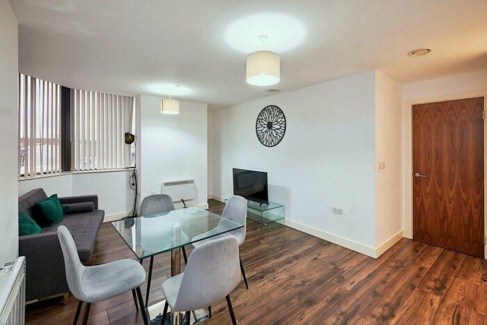 2 Bedroom Apartment To Rent In Broadway Residences, Birmingham, B15