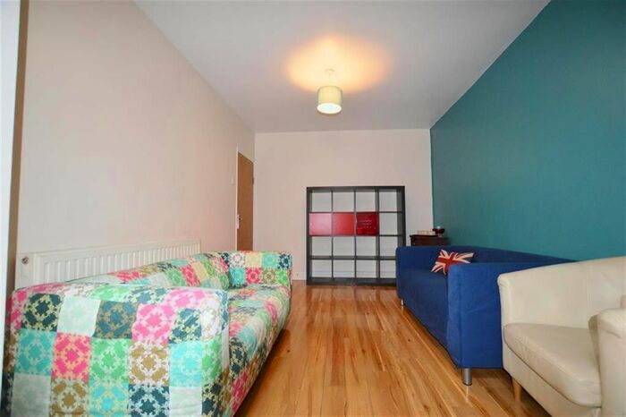 5 Bedroom Semi-Detached House To Rent In St. Andrew's Road, London, E13
