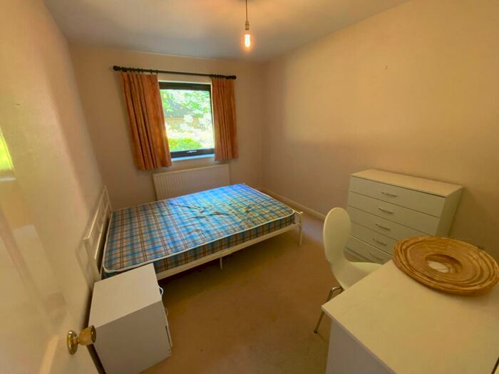 3 Bedroom Flat To Rent In Monmouth Square, Winchester, SO22