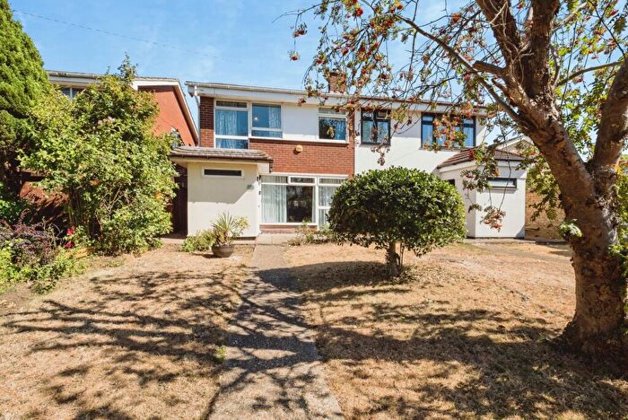 4 Bedroom Semi-Detached House For Sale In Upper Rainham Road, Hornchurch, RM12