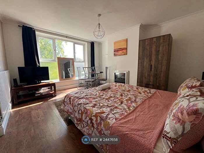 1 Bedroom Flat To Rent In Thistledown, Basildon, SS14