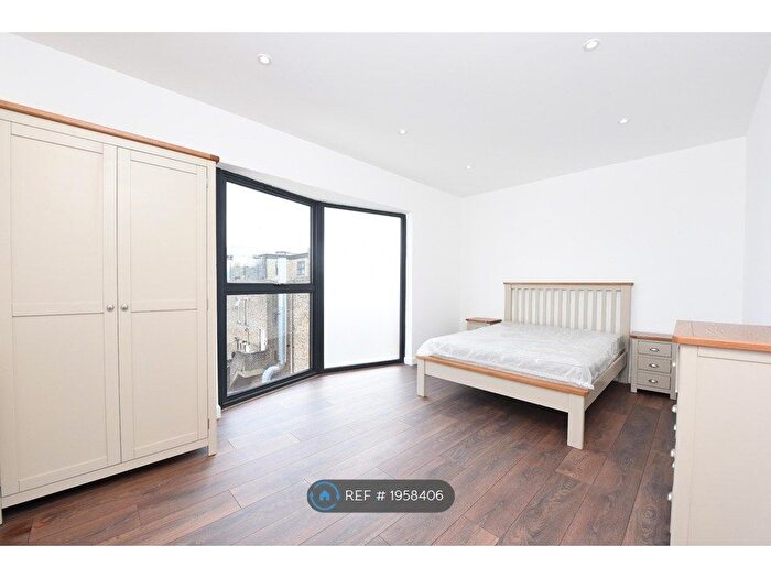 2 Bedroom Flat To Rent In Witham Road, London, W13