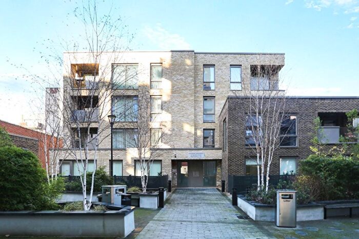 1 Bedroom Flat For Sale In Wyndham Road, London, SE5