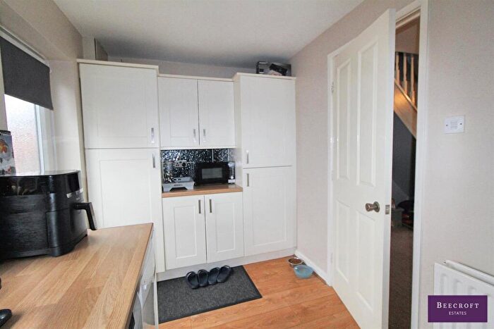 2 Bedroom Semi-Detached House For Sale In North End Drive, Harlington, Doncaster, DN5