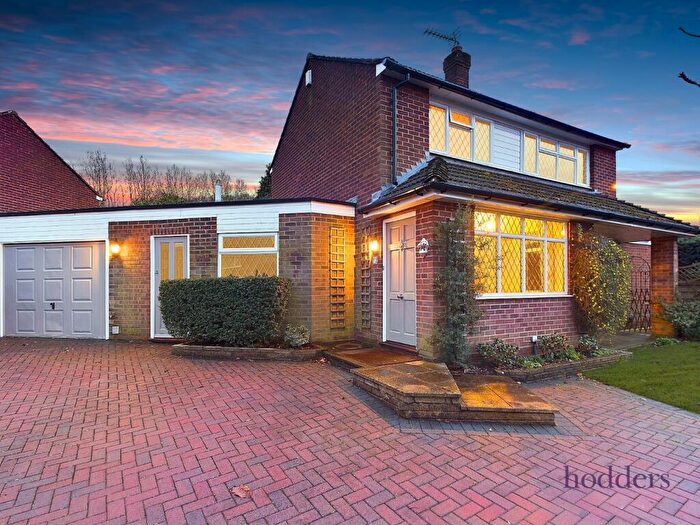 4 Bedroom Detached House To Rent In Chertsey, Surrey, KT16
