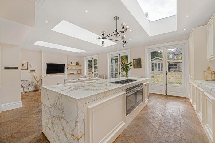 5 Bedroom Semi-Detached House For Sale In Glenlyon Road, Eltham, London, SE9