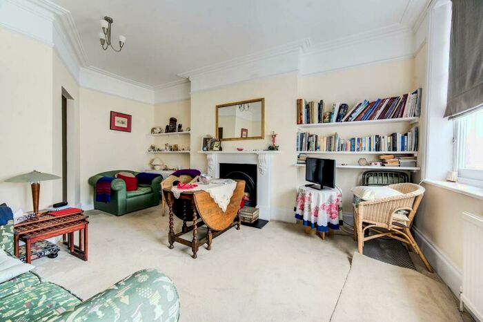 1 Bedroom Flat To Rent In Earls Court, Earls Court, London, SW10