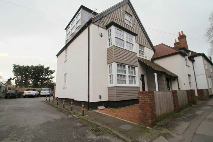 2 Bedroom Flat To Rent In High Street, Hamble-Le-Rice, SO31
