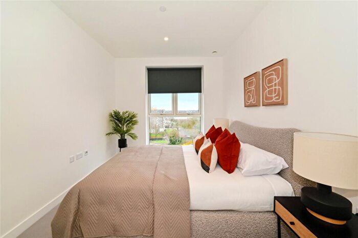 1 Bedroom Flat To Rent In Delamarre House |, NW2