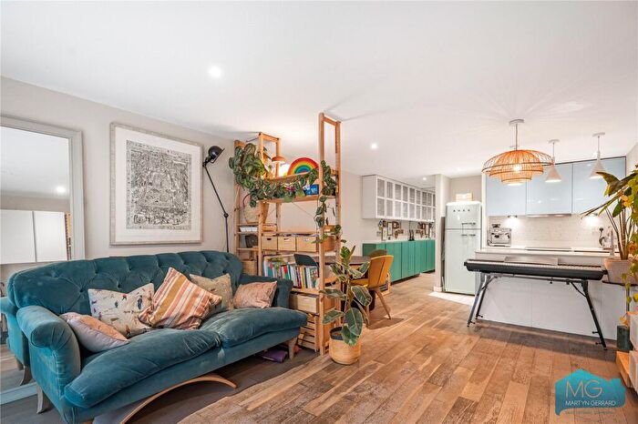2 Bedroom Apartment For Sale In Sherborne Street, London, N1