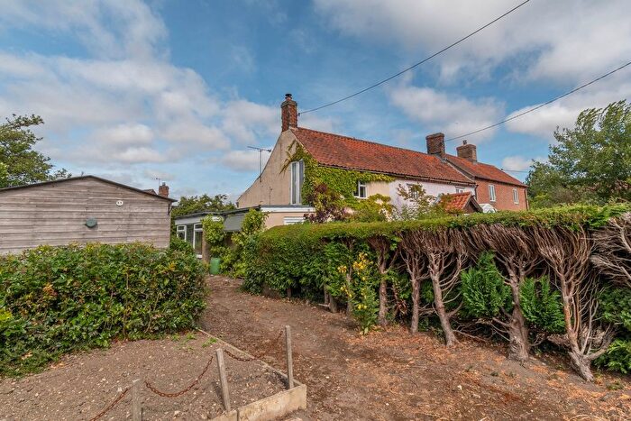 2 Bedroom Terraced House For Sale In The Street, Barney, NR21