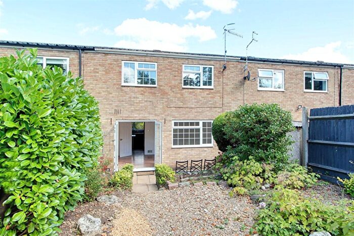 3 Bedroom House For Sale In Curlew Close, Berkhamsted, HP4