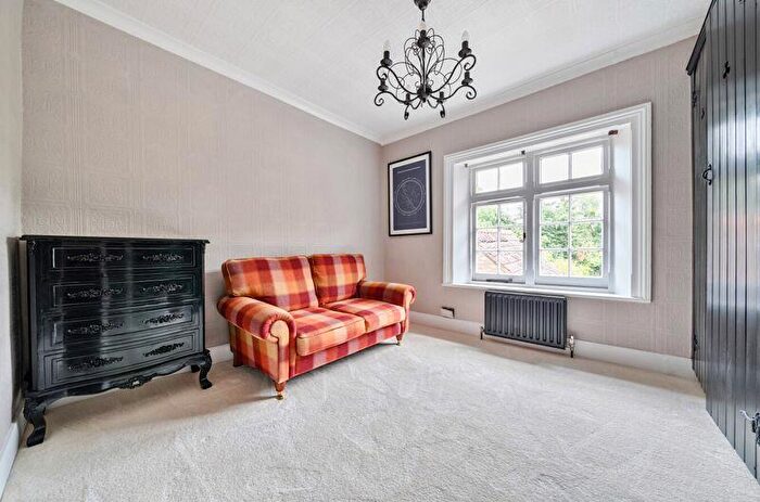 2 Bedroom Terraced House For Sale In Burnt Oak Lane, Sidcup, DA15