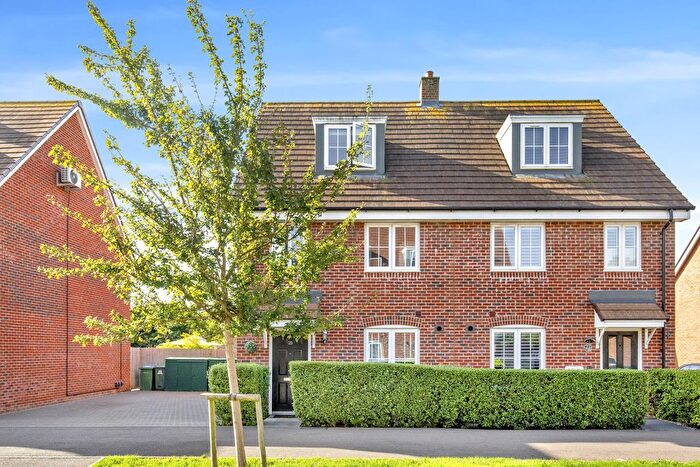 3 Bedroom Semi-detached House For Sale In Peckham Chase, Chichester, PO20
