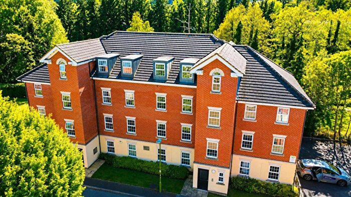 2 Bedroom Flat To Rent In Riverside, Nash Mills, HP3