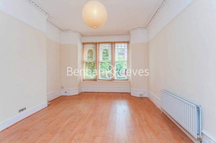 2 Bedroom Flat To Rent In Whitehall Park, Archway, N19
