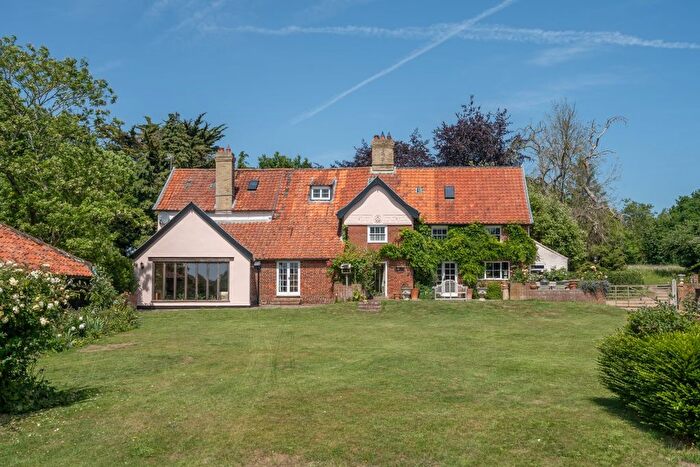 5 Bedroom Detached House For Sale In The Street, Rushmere, NR33