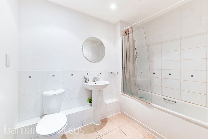 1 Bedroom Flat For Sale In London Road, Mitcham, CR4
