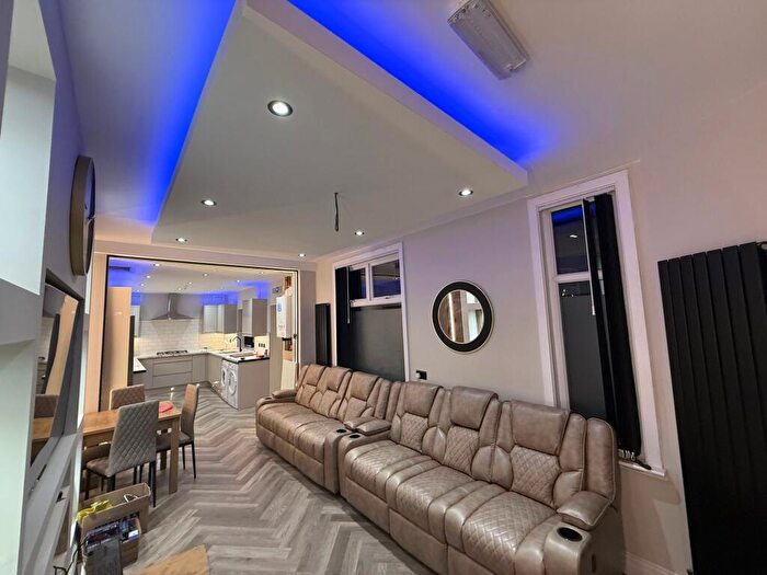 6 Bedroom House To Rent In Langdale Road, Manchester, M14