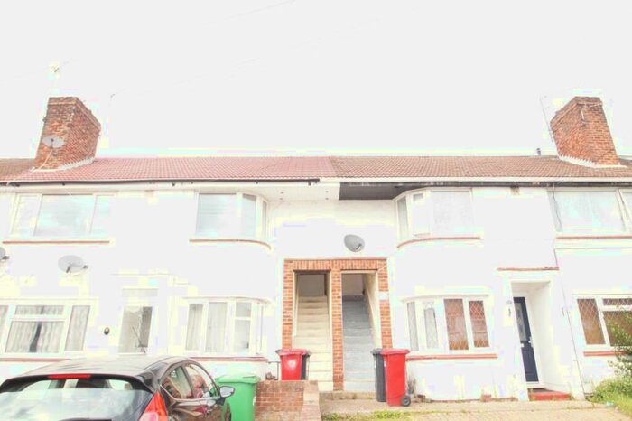 2 Bedroom Flat To Rent In Lancaster Avenue, Slough, SL2