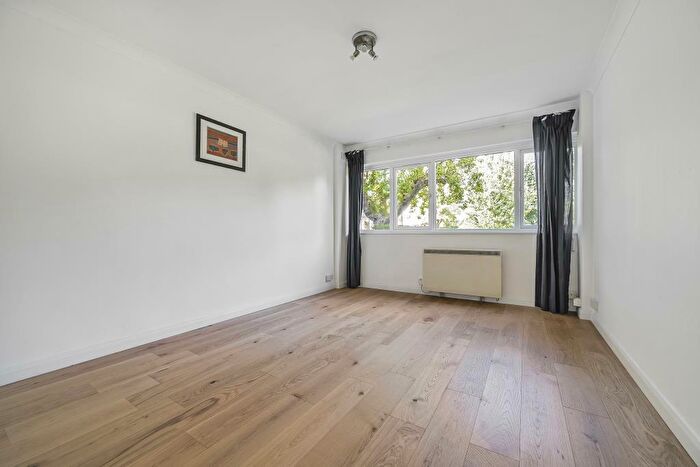 2 Bedroom Apartment To Rent In Park Gate, Finchley, N2
