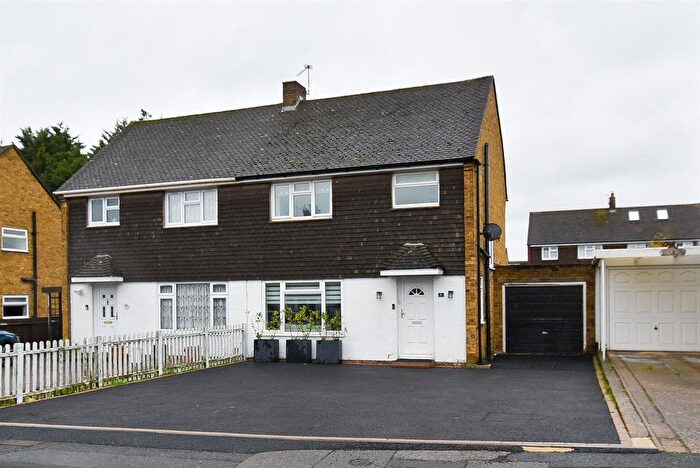 3 Bedroom Semi Detached House For Sale In Rowan Close, Aylesford, ME20