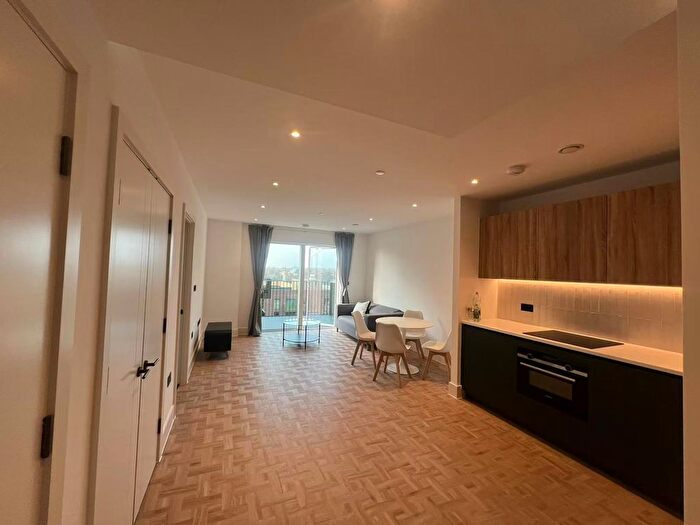 1 Bedroom Flat To Rent In Monarch Square, London, SW11