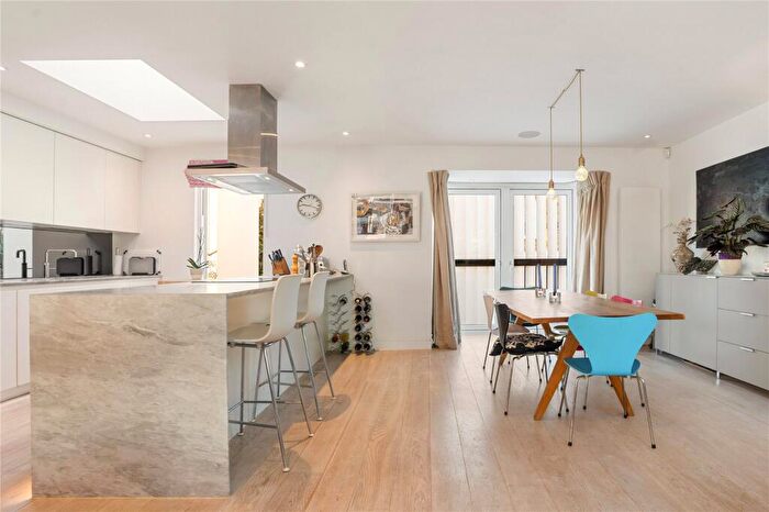 3 Bedroom Terraced House For Sale In River Street Mews, Clerkenwell, London, EC1R