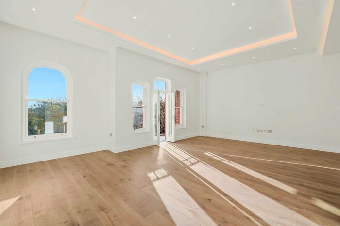 3 Bedroom Flat To Rent In Bayswater Road, London, W2