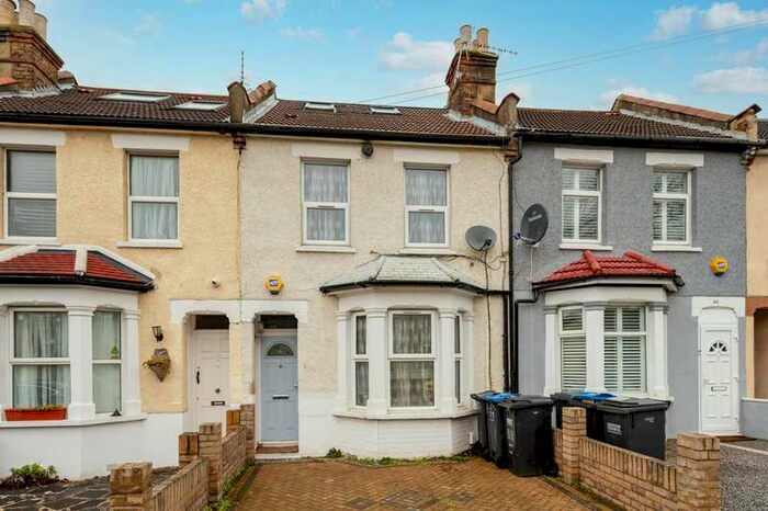 5 Bedroom House To Rent In Moffat Road, Thornton Heath, CR7