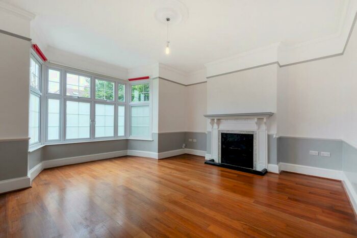 2 Bedroom Flat To Rent In Croydon Road, Beckenham, BR3