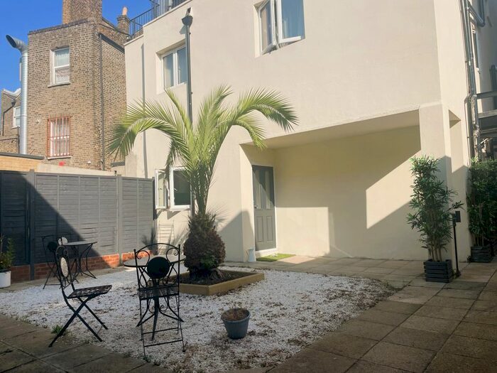 3 Bedroom Flat To Rent In Gipsy Road, London, SE27