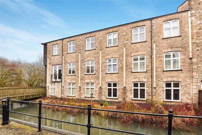 3 Bedroom Flat To Rent In Woodford Mill, Witney, OX28