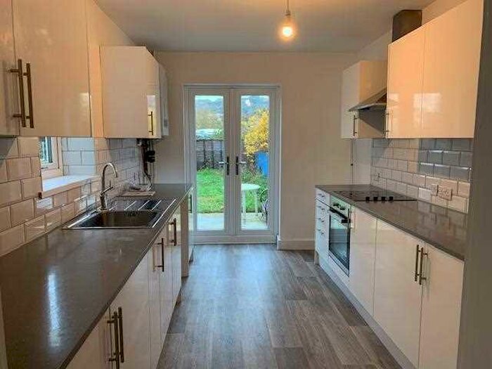 3 Bedroom Semi-Detached House To Rent In Somermead, Bristol, BS3