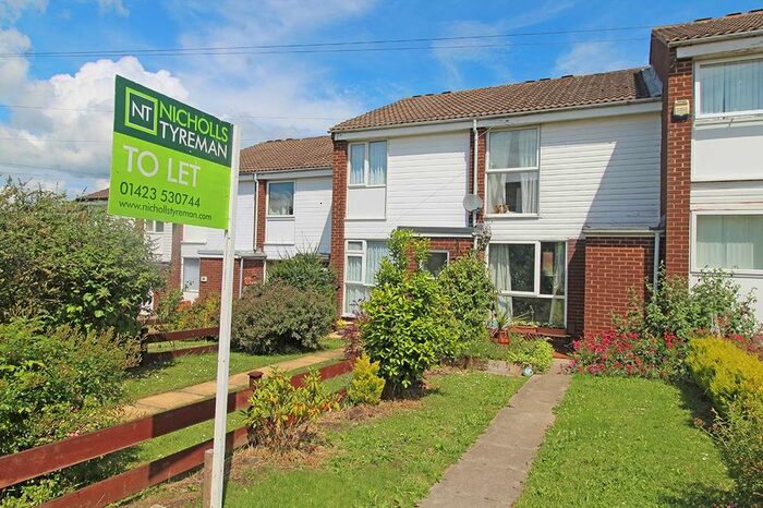 2 Bedroom Town House To Rent In Chaucer Green, Harrogate, HG1