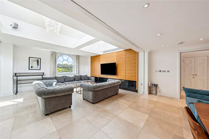 4 Bedroom Flat To Rent In York Terrace West, London, NW1