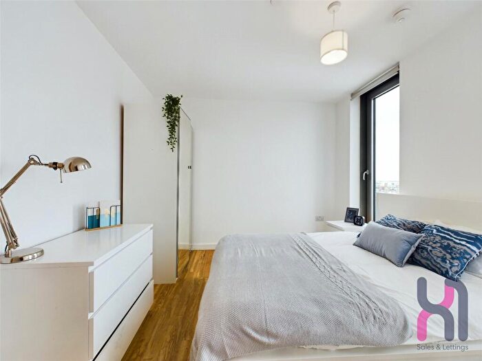 3 Bedroom Flat To Rent In The Tower, Plaza Boulevard, Liverpool, L8