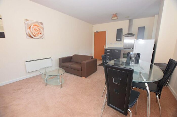 2 Bedroom Flat To Rent In City Gate, Blantyre Street, Castlefield, Manchester, M15