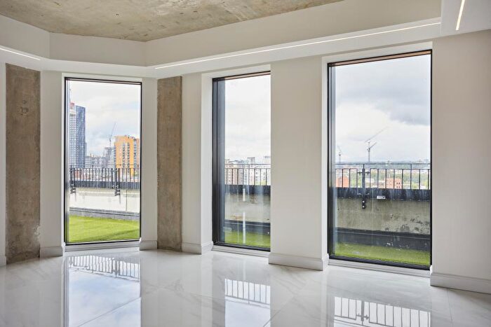 2 Bedroom Apartment To Rent In Apt . :: One Silk Street, M4