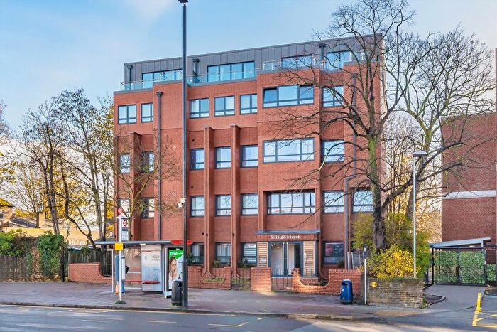 2 Bedroom Flat To Rent In High Street, Feltham, TW13