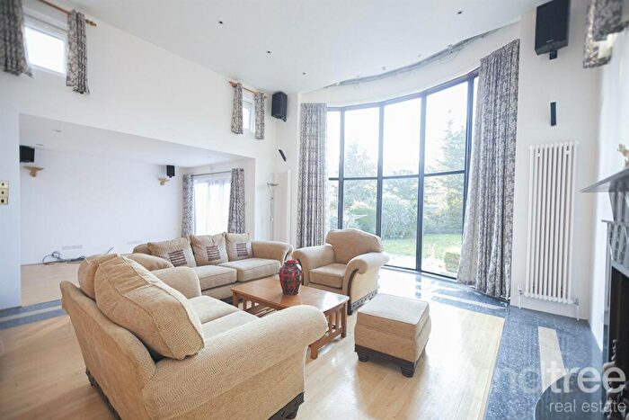 4 Bedroom House To Rent In Wykeham Road, Hendon, NW4