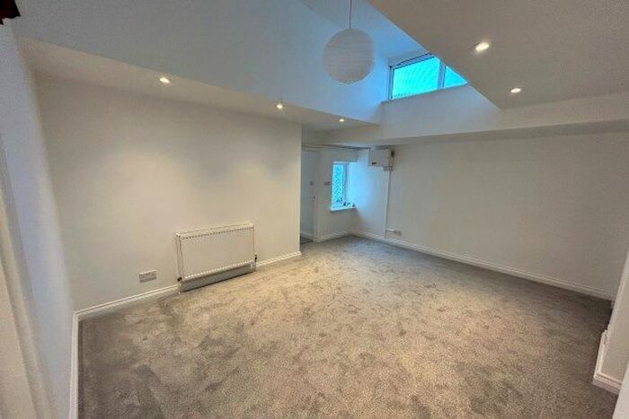 1 Bedroom Flat To Rent In High Street, Honiton, EX14