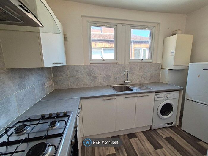2 Bedroom Flat To Rent In Burford Road, London, SE6
