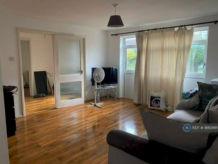 2 Bedroom Flat To Rent In Cotelands, Croydon, CR0