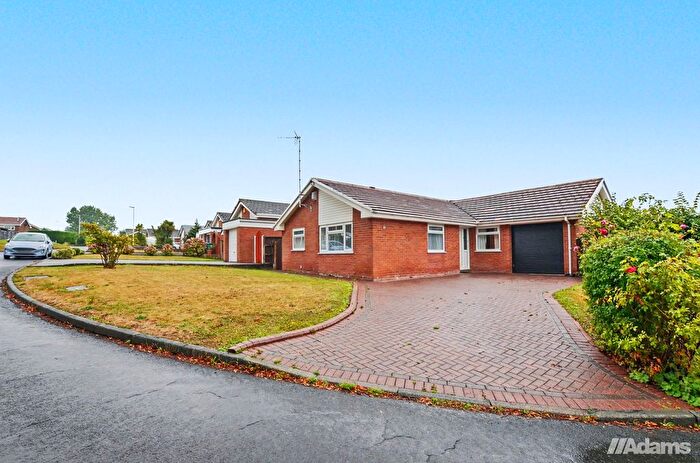 3 Bedroom Bungalow For Sale In Buttermere Grove, Beechwood, WA7