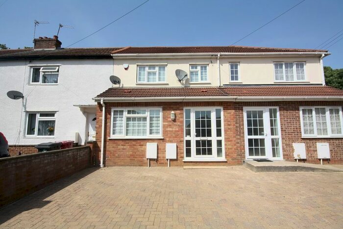 3 Bedroom Semi-Detached House To Rent In Northern Road, Slough, SL2