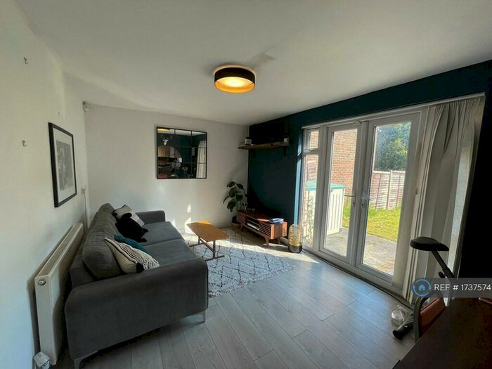 1 Bedroom Flat To Rent In Thirlmere Gardens, Northwood, HA6