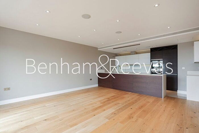 3 Bedroom Flat To Rent In Kew Bridge Road, Brentford, TW8